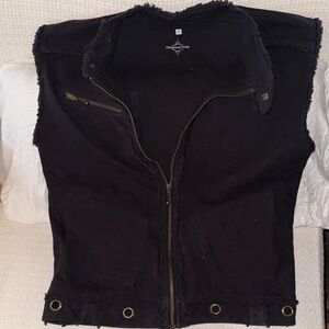 Men’s Black Vest, size medium
Great for festivals 
Never worn
100% cotton